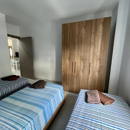 St Julians A 2 Bedroom * San Ġiljan