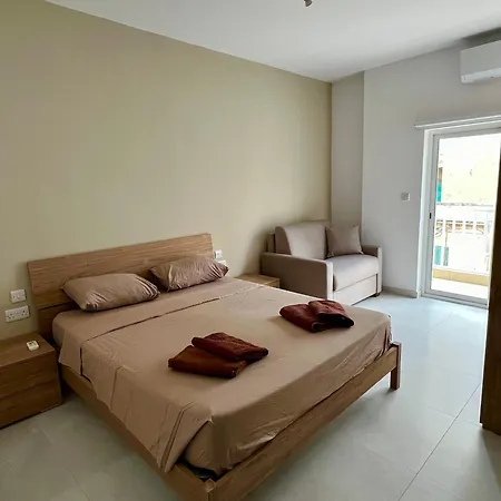 St Julians A 2 Bedroom San Ġiljan