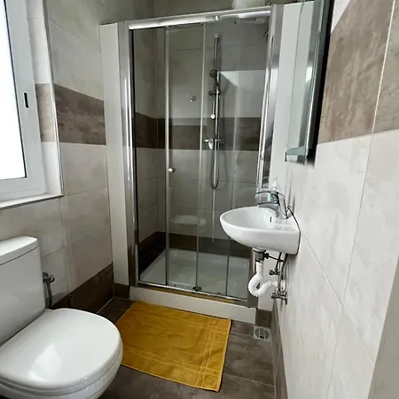 St Julians A 2 Bedroom * San Ġiljan
